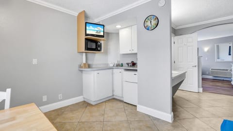 Living Area - Kitchenette