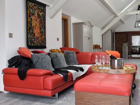 Living area | Black Lion Folly, Mold