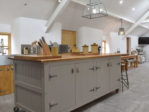Kitchen | Black Lion Folly, Mold