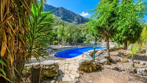 Los Algarrobales - Cortijo y Estudio Montecorto by Ruralidays