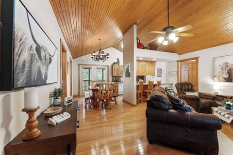 Welcome to Sunshine Stonebridge. The perfect place to relax after a day of adventure in Branson!