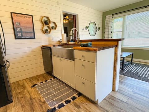 Fully stocked kitchen for cooking a meal, gas stove, newer appliances