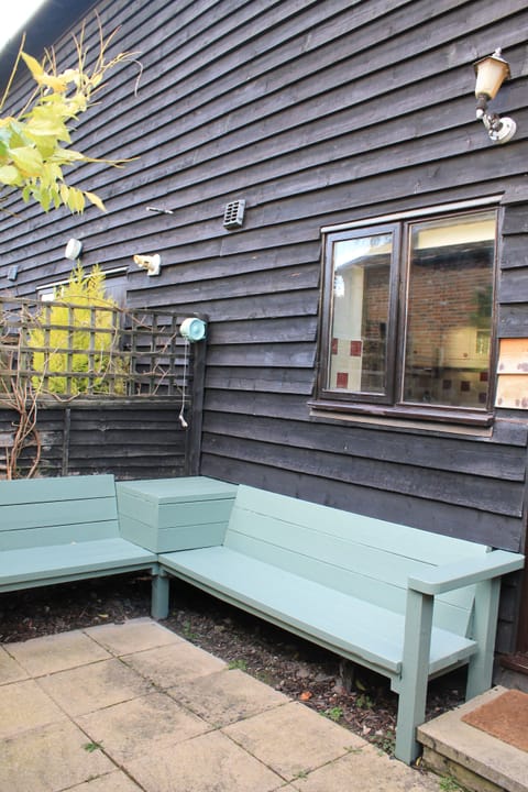 Sunny private rear courtyard for sitting/dining outside