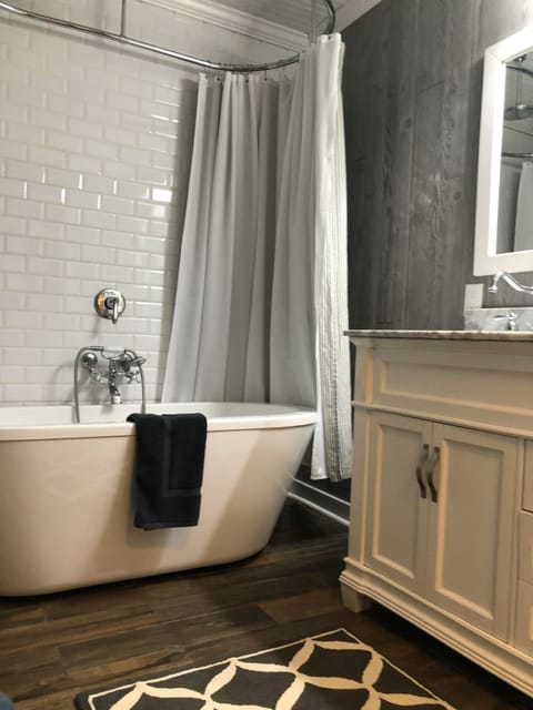 Freestanding tub for showers or soaking.