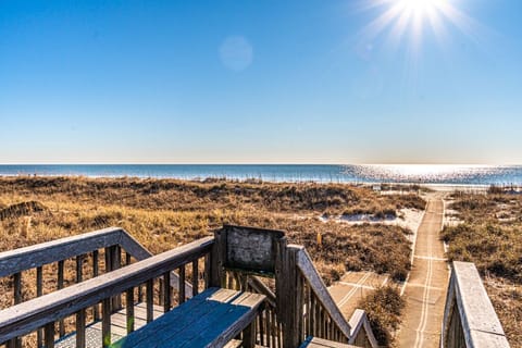 Easy walkway delivers you to sand very quickly (30 second walk)!