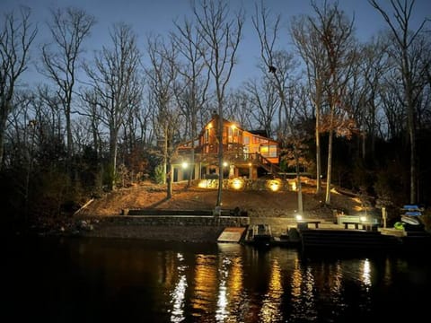 Completely renvovated backyard. Concrete patios & steps, pebble beach & hottub. 