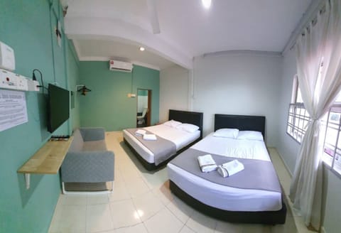 Family Suite | Soundproofing, free WiFi, bed sheets