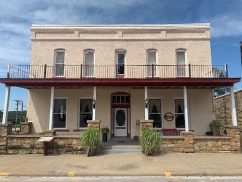 The Historic Commercial Hotel