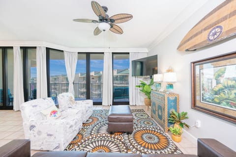 Phoenix on the Bay 1521, Orange Beach, Alabama, bay view, 2 bedroom condominium on the 5th floor