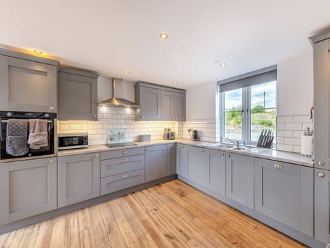 Open plan living space | Ty Godro - Vale of Llangollen Farm Cottages, Trevor, near Llangollen