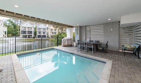 Private FREE Heated Pool Grill and FirePit Table!