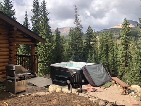 YOU CAN SEE 3 MOUNTAIN PEAKS, ENJOY GRILL IN SUMMER