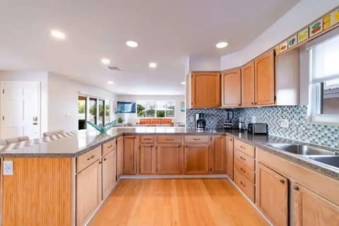 Exclusive Apartment | Individually decorated, individually furnished, laptop workspace