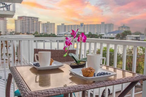 Sunrises are coming up over the harbor. Perfect for taking in while sipping coffee and starting the day right! ☺️