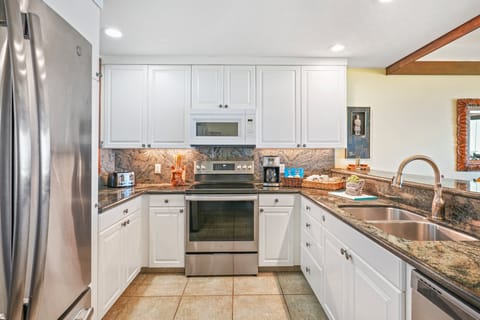 Bring your Chef to this Full Size Kitchen