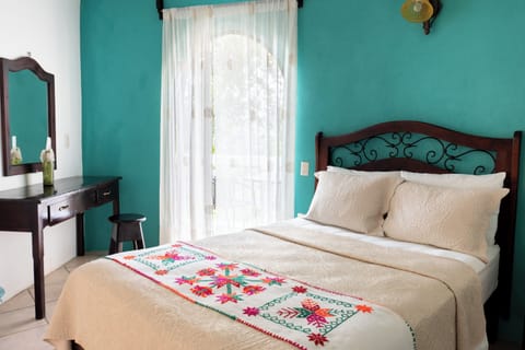 Honeymoon Studio Suite, Mountain View (Linda vista #1) | Egyptian cotton sheets, premium bedding, individually decorated