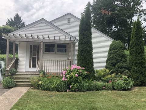 Nelles Cottage on the Park in Old Town Niagara-on-the-Lake