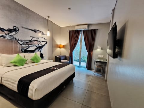 Desk, rollaway beds, free WiFi, bed sheets