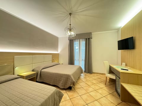 Frette Italian sheets, premium bedding, in-room safe, desk