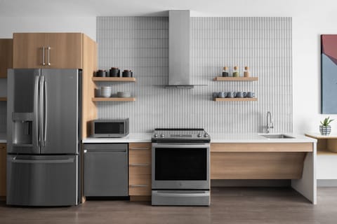 Room, Multiple Beds | Private kitchen | Coffee/tea maker