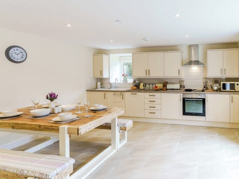 Kitchen/diner | Ty Draenog - Llwynwermod Cottages, Maen-y-groes, near New Quay