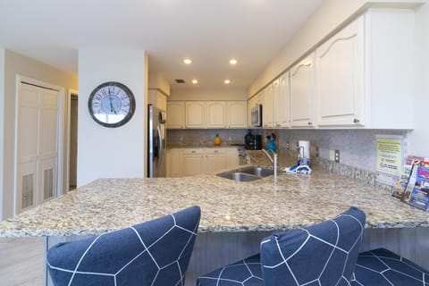 Ocean Sunrise - Kitchen Bar