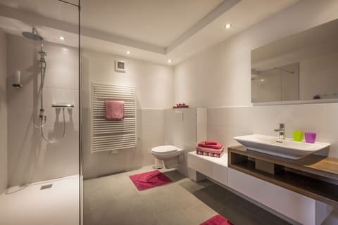Studio, Private Bathroom | Bathroom