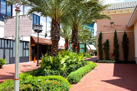 House (172 Balmoral) | Property grounds