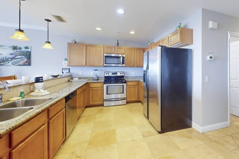 Fully Equipped and  Kitchen. Stainless Appliances, Granite Countertops