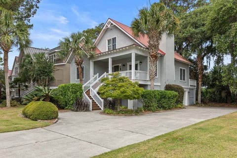 Welcome to 3020 Seabrook Village Drive. Best of coastal living.
