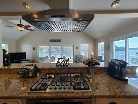 Large island for prepping and cooking