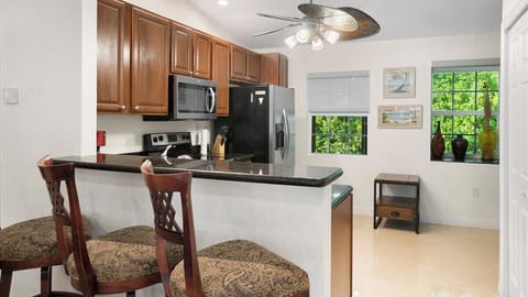 Breakfast Bar & Kitchen - 2nd Floor