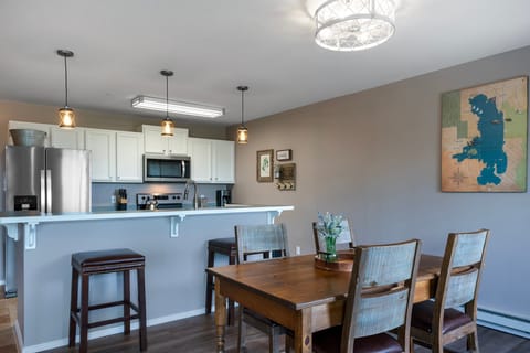 Have breakfast at the bar | Main Level