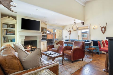Open floor plan living room/dining room/kitchen w/ high ceilings & lots of light