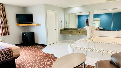 Room, 1 King Bed, Jetted Tub | Desk, free WiFi, bed sheets