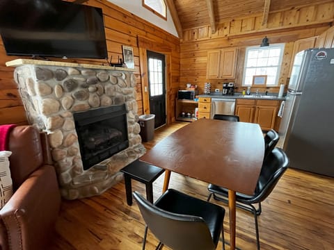 Elevation Vacation Rentals - 11 Beech - Dining Area + KItchen (2)