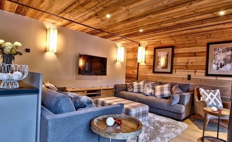 Lounge area with flat screen TV