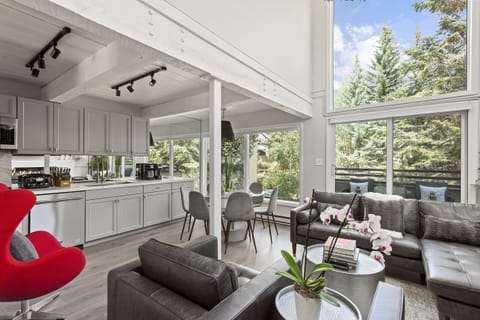 Multiple seating areas, three bedrooms, three baths, air-conditioning and heat