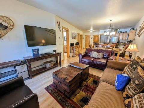 Gorgeous vacation condo near Mountain House Base Area