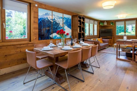 Dining table can seat 8