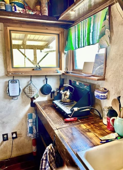 Another view of the kitchen. 