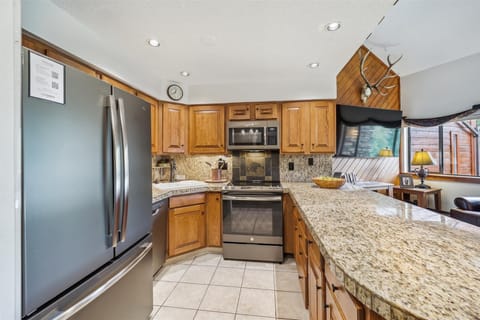 Kitchen - Pine Ridge 7E - Ski-in / Ski-Out - Breckenridge Vacation Rental