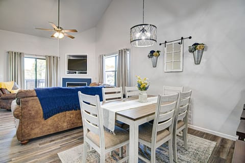Seating for 10 with Breakfast Bar