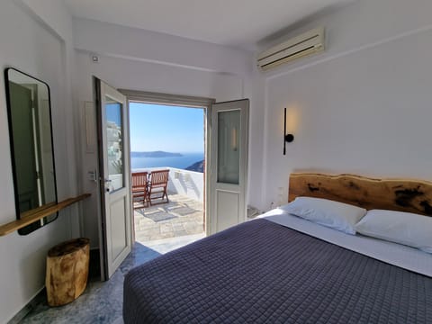 Studio (Andreas Caldera view) | Premium bedding, minibar, desk, blackout drapes