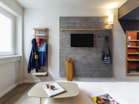 Family Room | Premium bedding, pillowtop beds, desk, blackout drapes