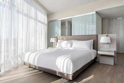 Premium bedding, in-room safe, laptop workspace, blackout drapes