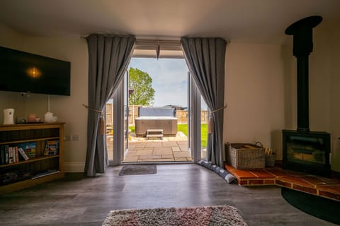 Luxury Bungalow, Accessible, Private Bathroom (With Hot Tub) | Interior