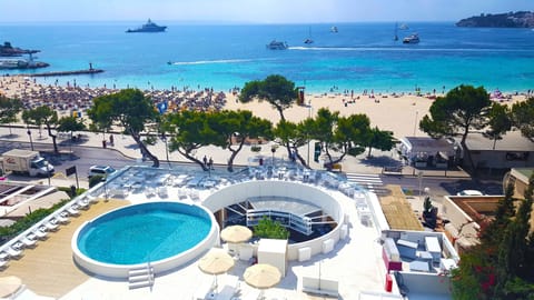 3 outdoor pools, pool umbrellas, sun loungers