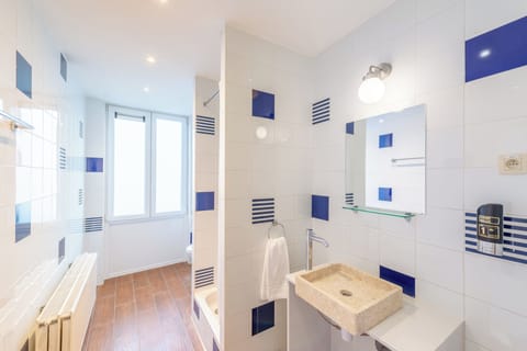 Economy Triple Room (no elevator access) | Bathroom | Shower, hair dryer, towels