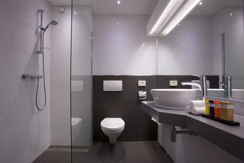 Superior Double or Twin Room, 1 Bedroom | Bathroom | Shower, designer toiletries, hair dryer, bathrobes